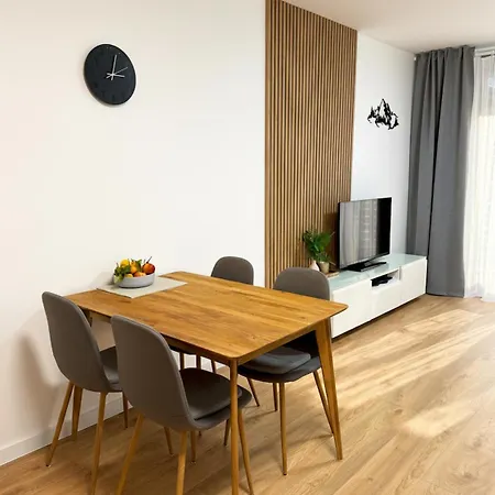 Brand New Family In Center With Garage & Mountain View * 하라포프