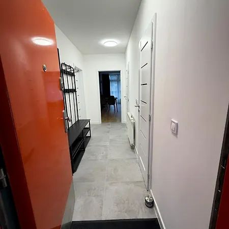 Brand New Family In Center With Garage & Mountain View Lägenhet *